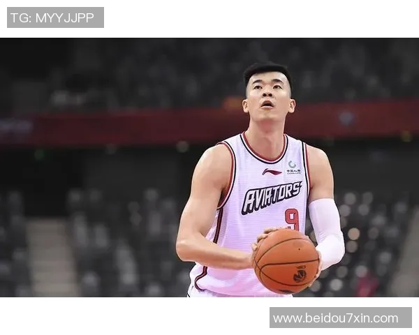 中国足球三大球星名单解析 揭示他们的传奇之路与未来展望