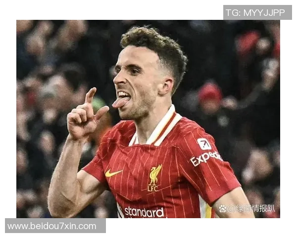 足球明星私下生活瞬间 揭开绿茵场外的真实面貌与日常点滴