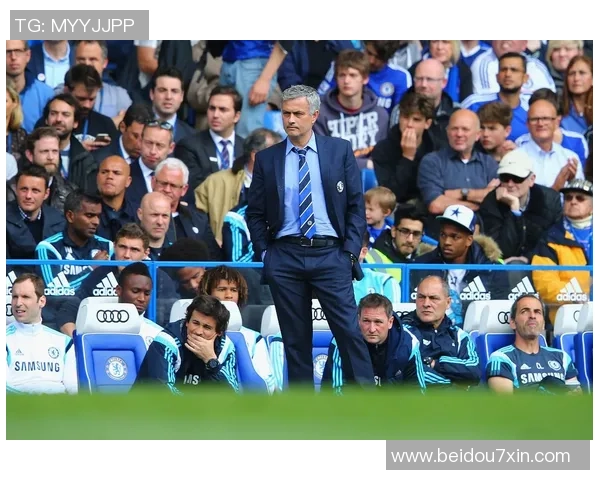 退役足球明星重返赛场激战四方，昔日辉煌再现球迷心中